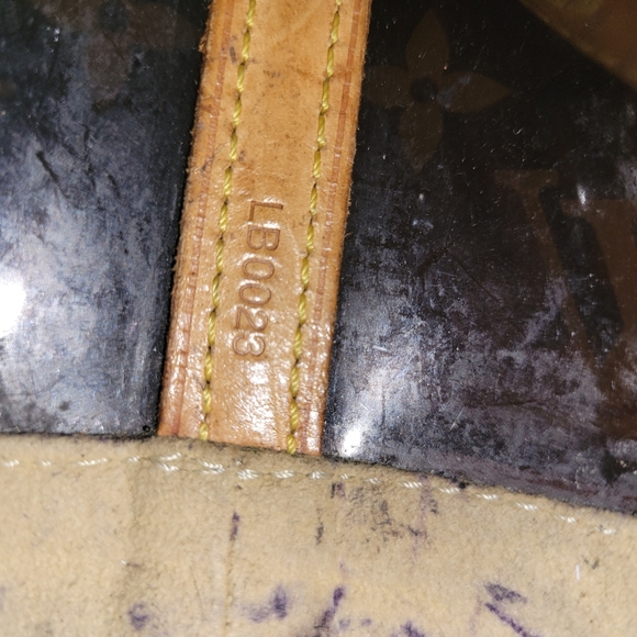 LOUIS VUITTON Monogram Sac Ambre MM w/ Pouch - Picture 4 of 16